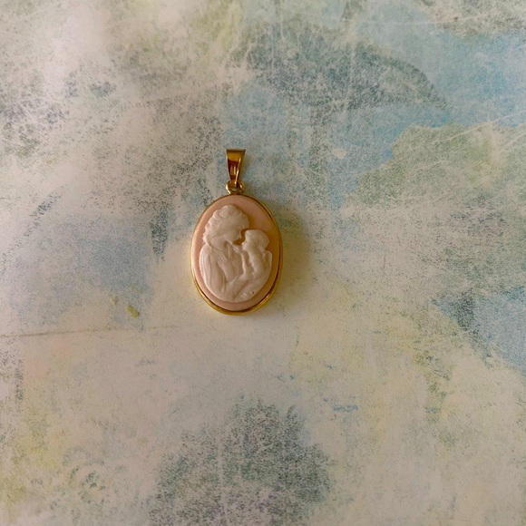 Mother and Child 14kt Cameo Pendant - Picture 1 of 5